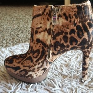 Vince Camuto calf-skin and leather ankle bootie.